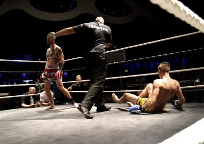 wakt thai boxer knock out